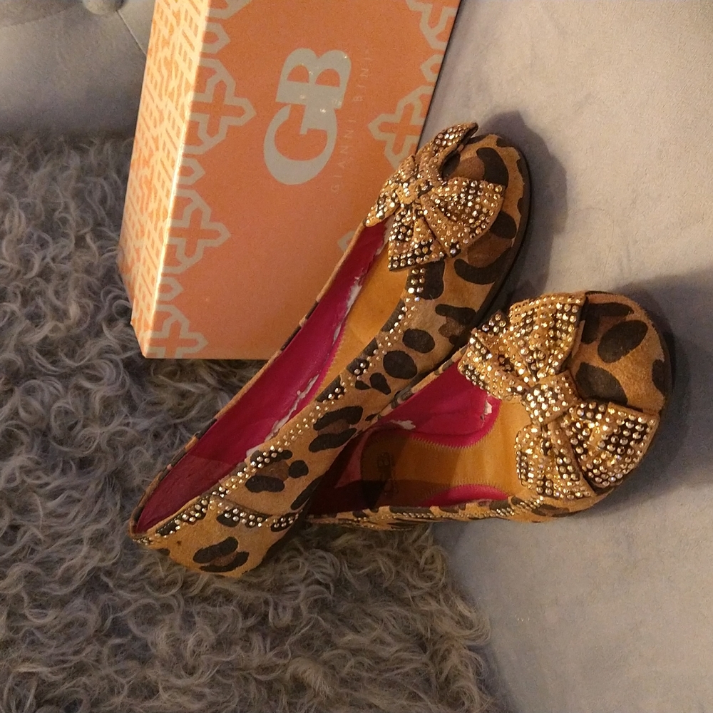 Gianni Bini animal print girly flats